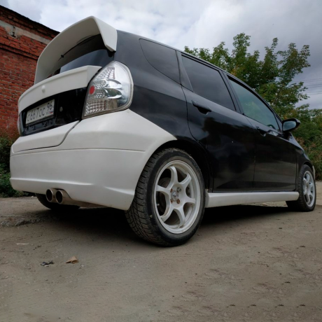 Средняя накладка на 5 дверь для Honda Fit GD купить недорого с доставкой в Надым